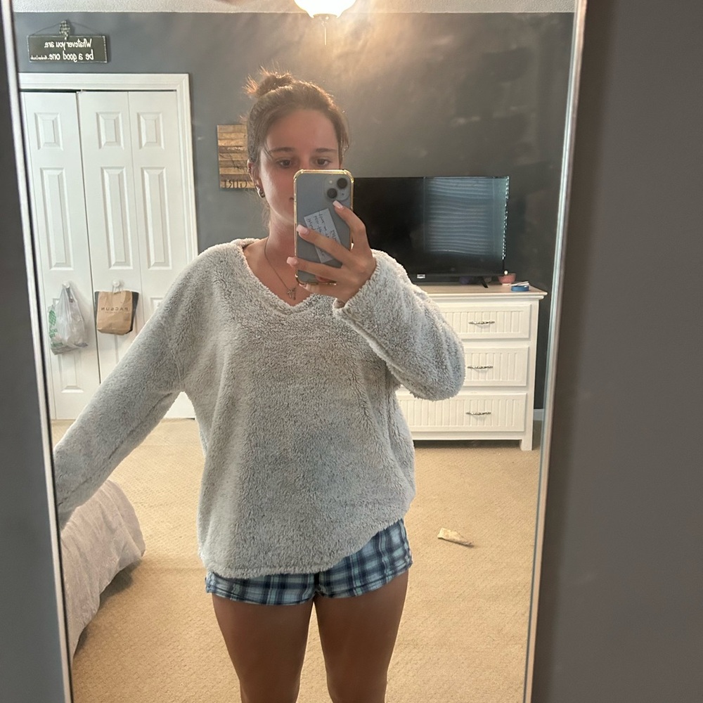 Dylan Gray V-Neck Sweater Soft Knit Casual